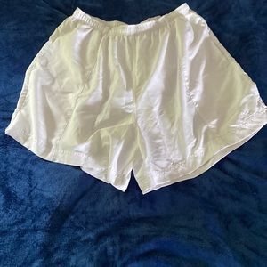 Like New!  Just in time for summer!  Men’s Tennis shorts.